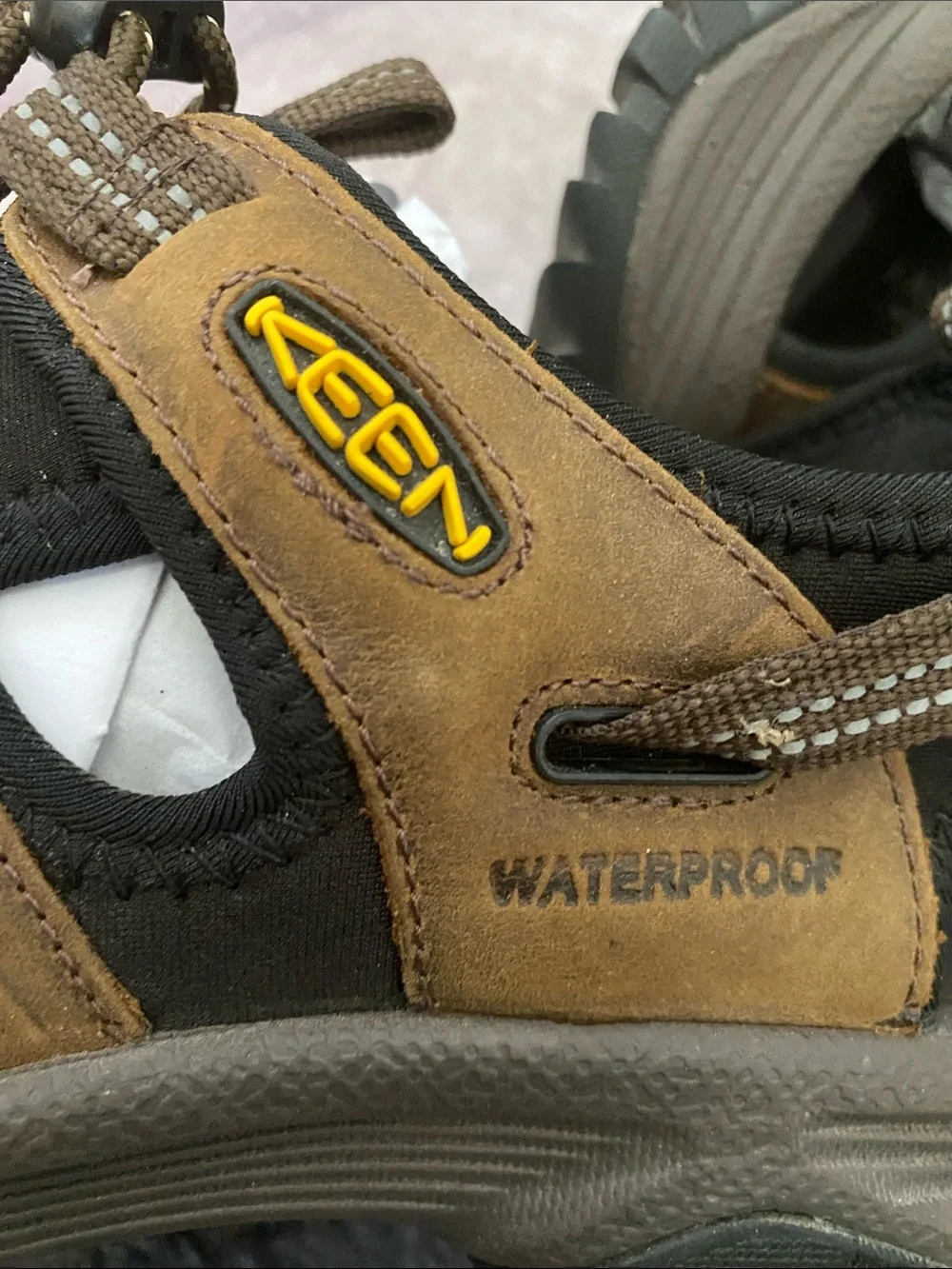 Keen Targhee lll waterproof brown sandals men’s size 9